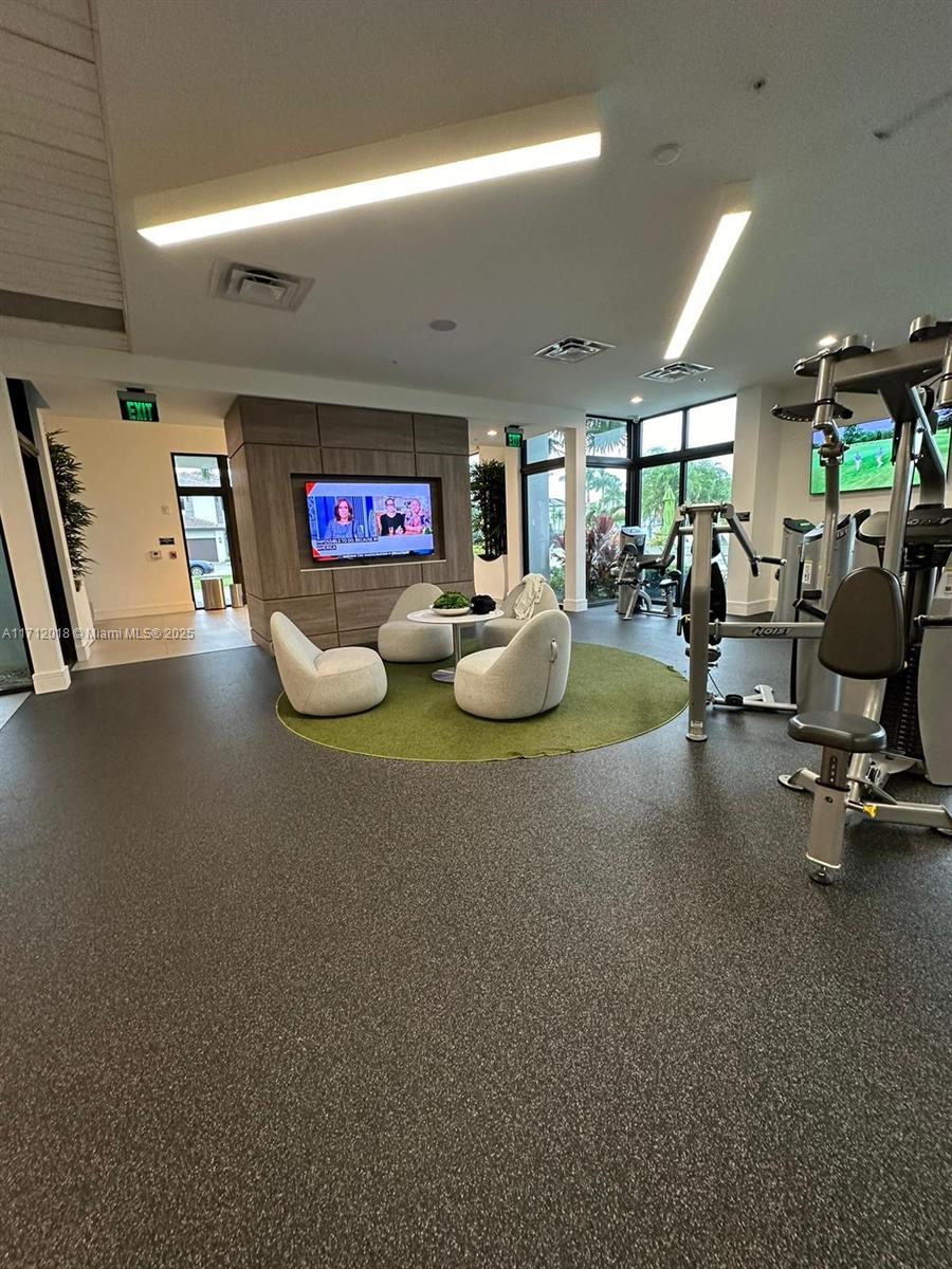 DOWNTOWN DORAL SOUTH PHAS - Residential