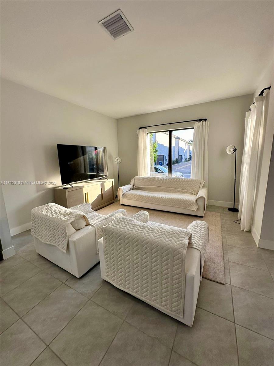 DOWNTOWN DORAL SOUTH PHAS - Residential