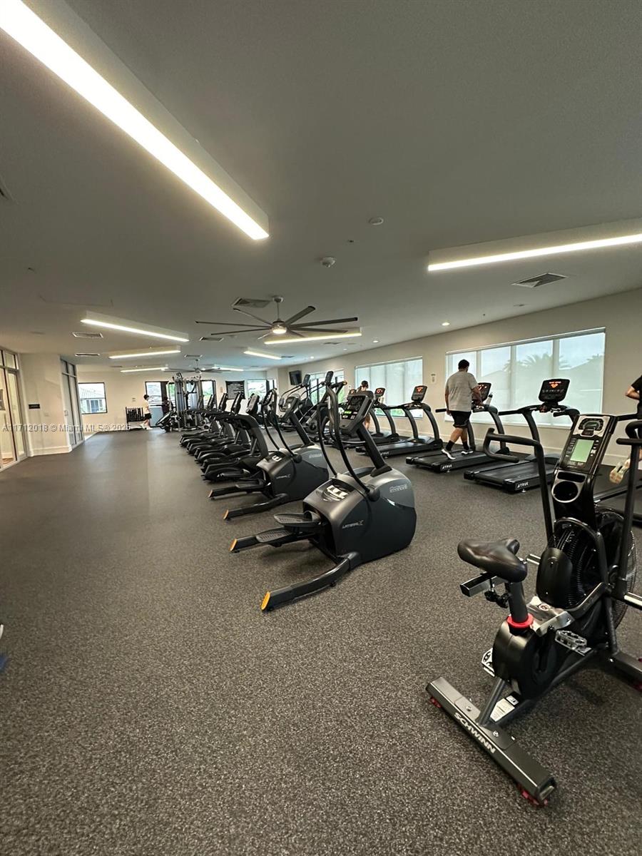 DOWNTOWN DORAL SOUTH PHAS - Residential