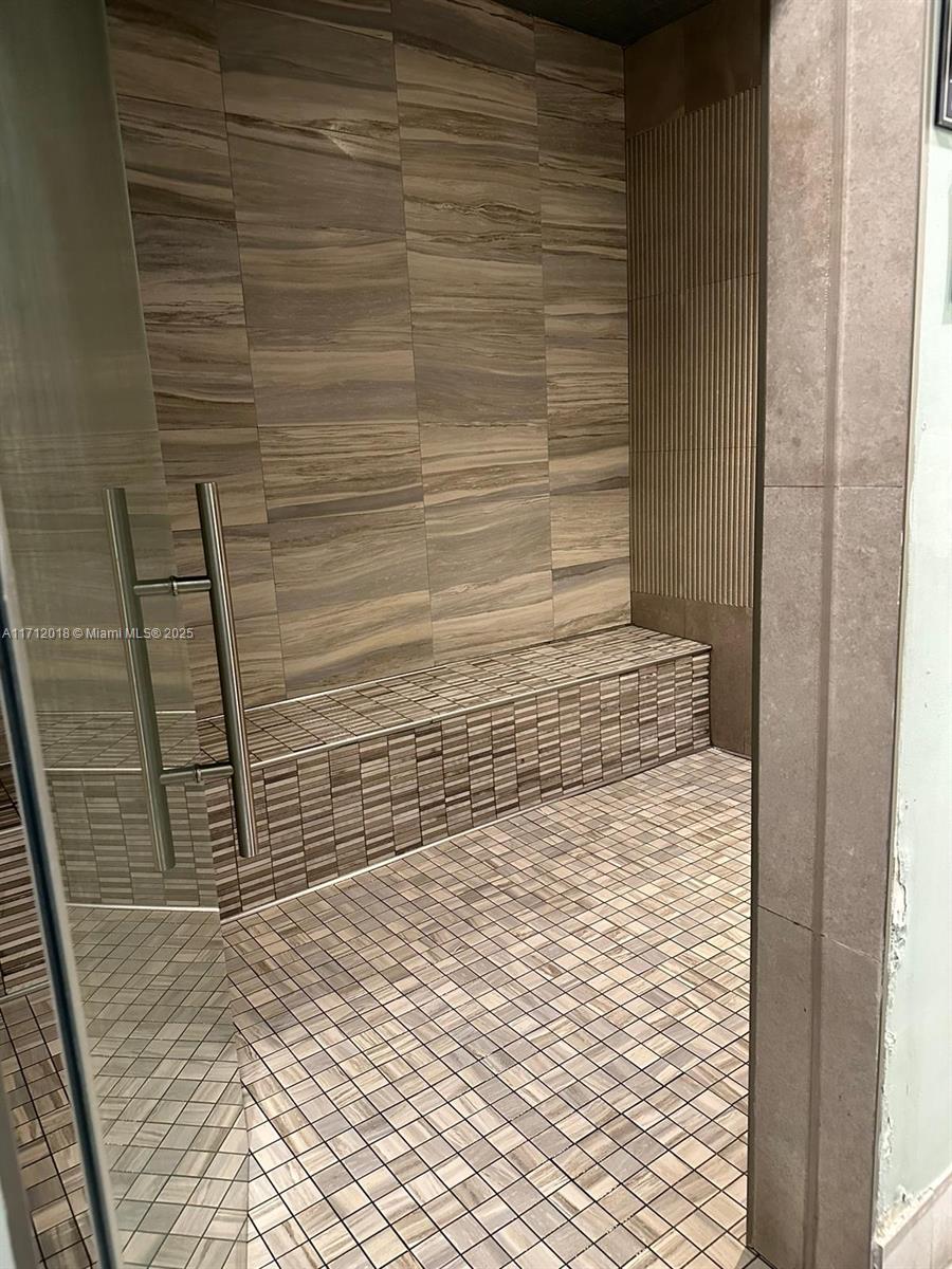 DOWNTOWN DORAL SOUTH PHAS - Residential