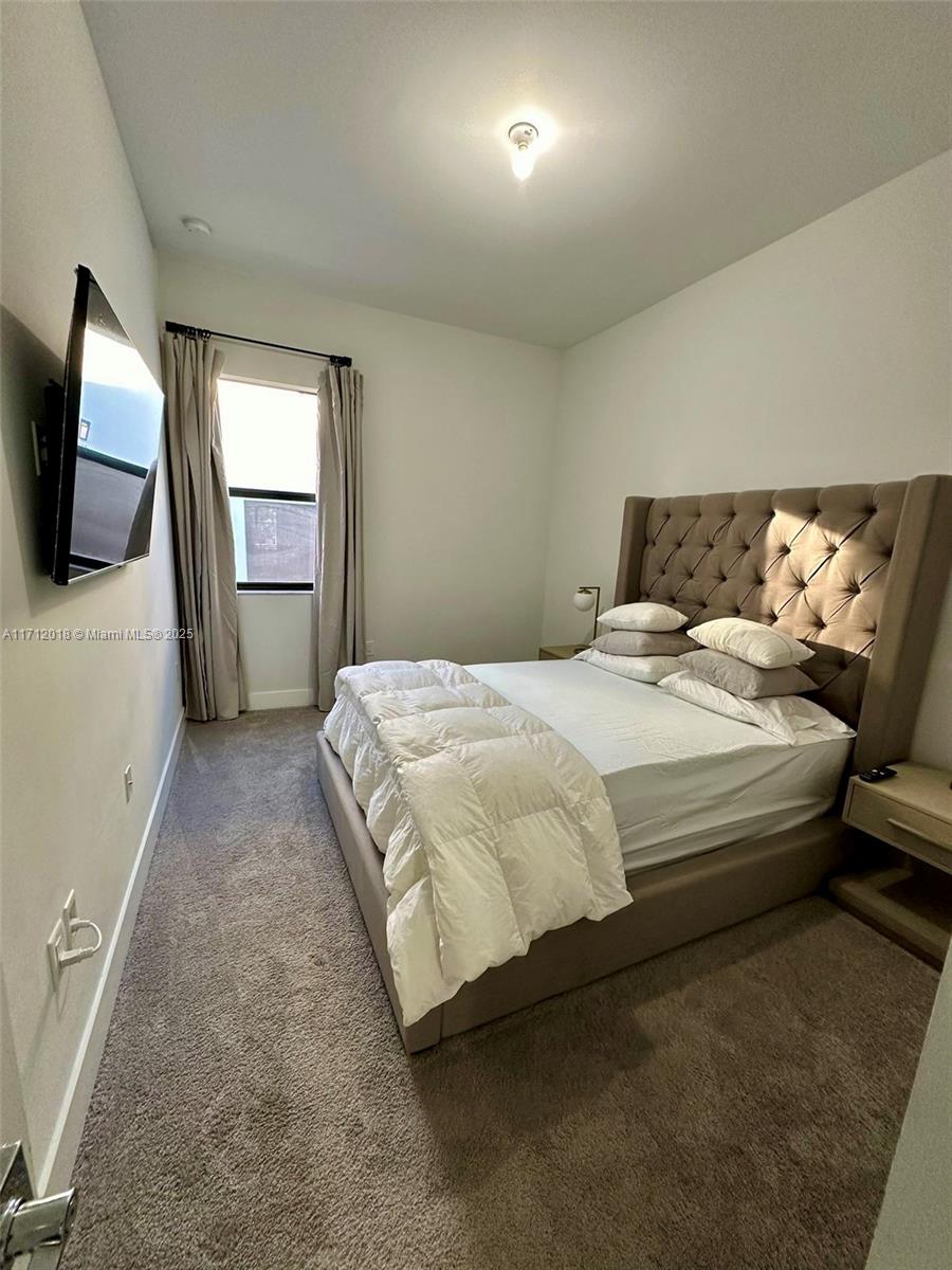 DOWNTOWN DORAL SOUTH PHAS - Residential