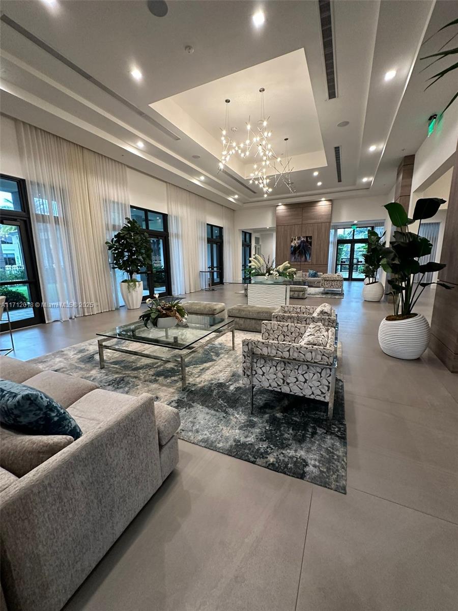 DOWNTOWN DORAL SOUTH PHAS - Residential