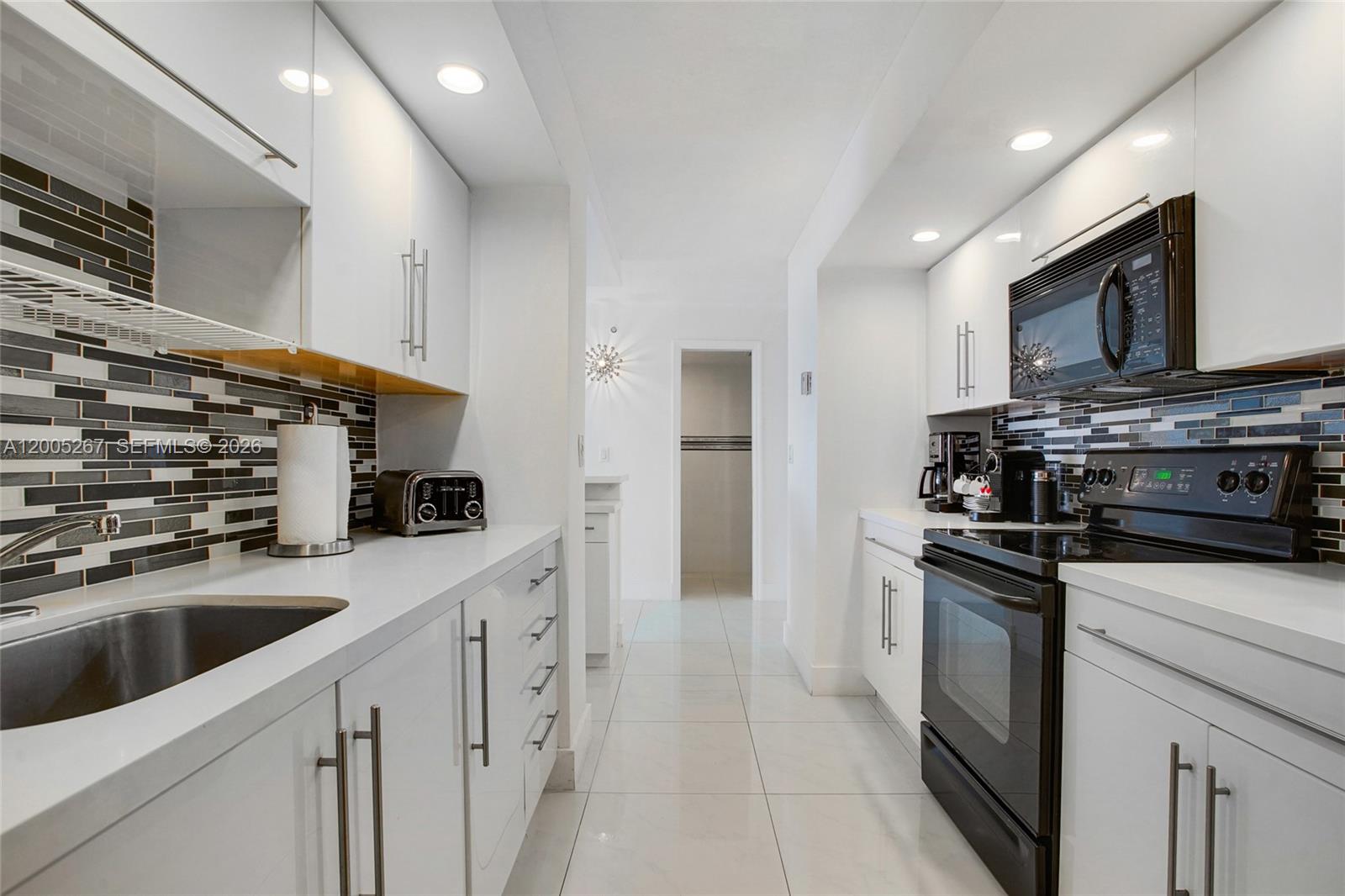THE COLLINS CONDO - Residential Lease