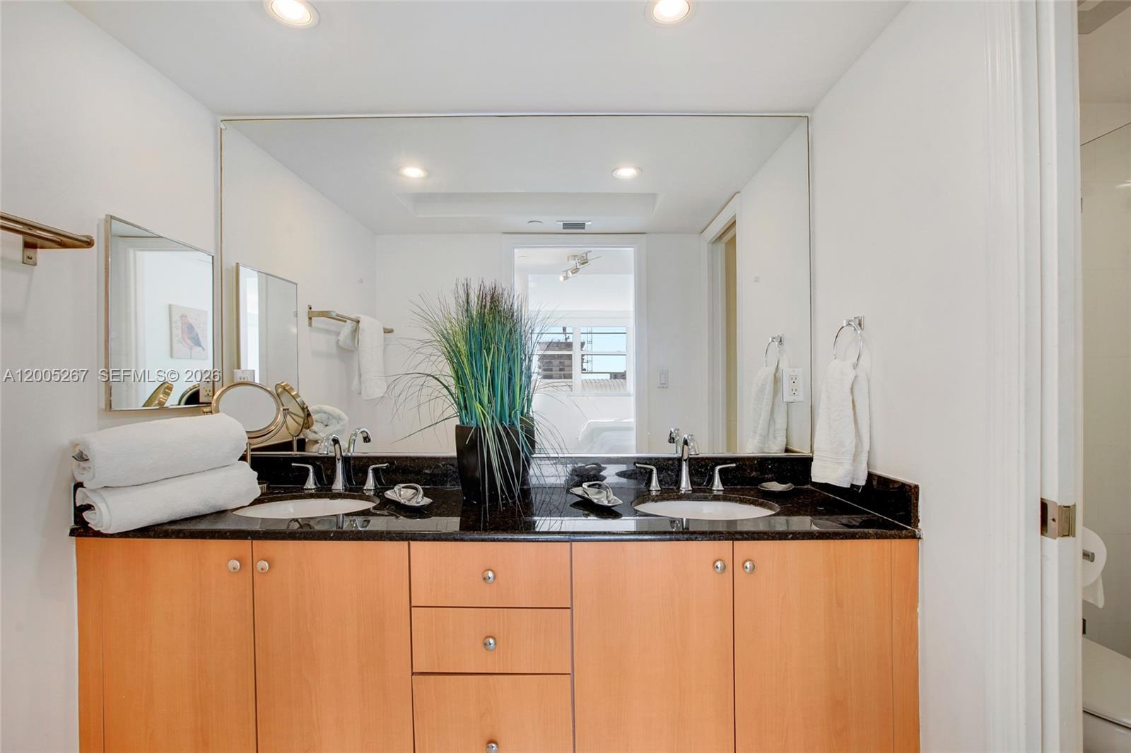 THE COLLINS CONDO - Residential Lease