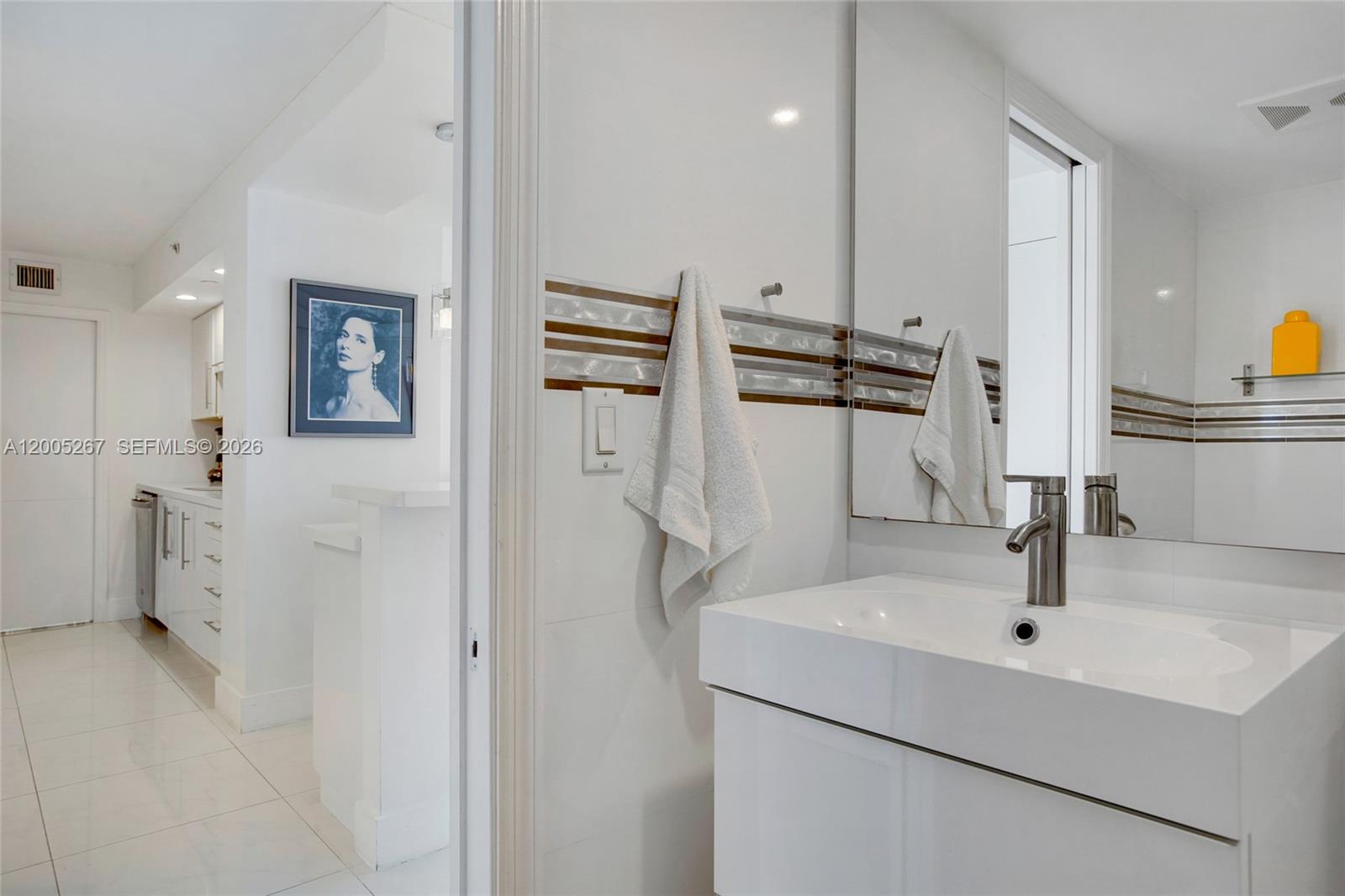 THE COLLINS CONDO - Residential Lease