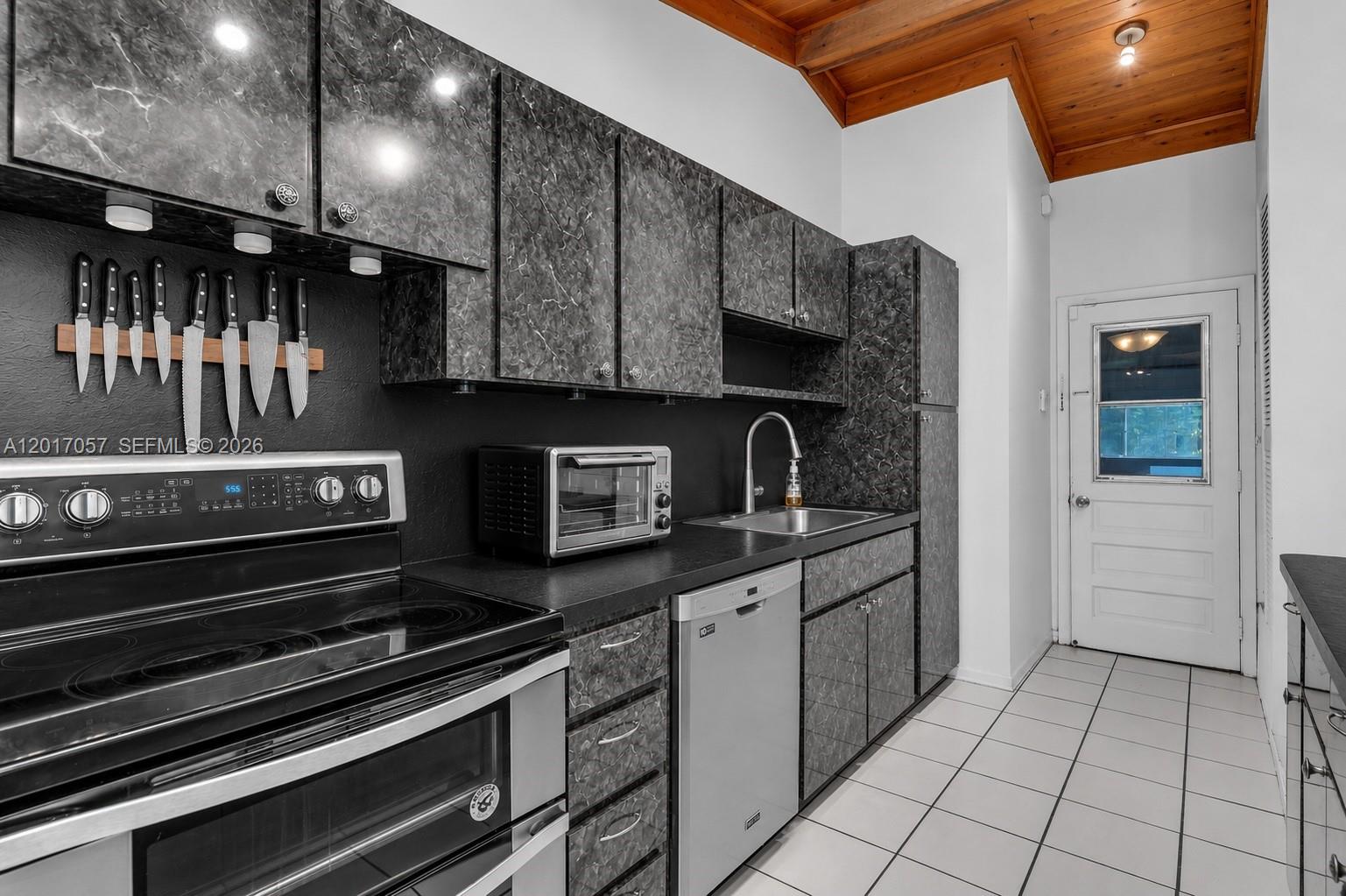 WELLEBY UNIT 1 - Residential