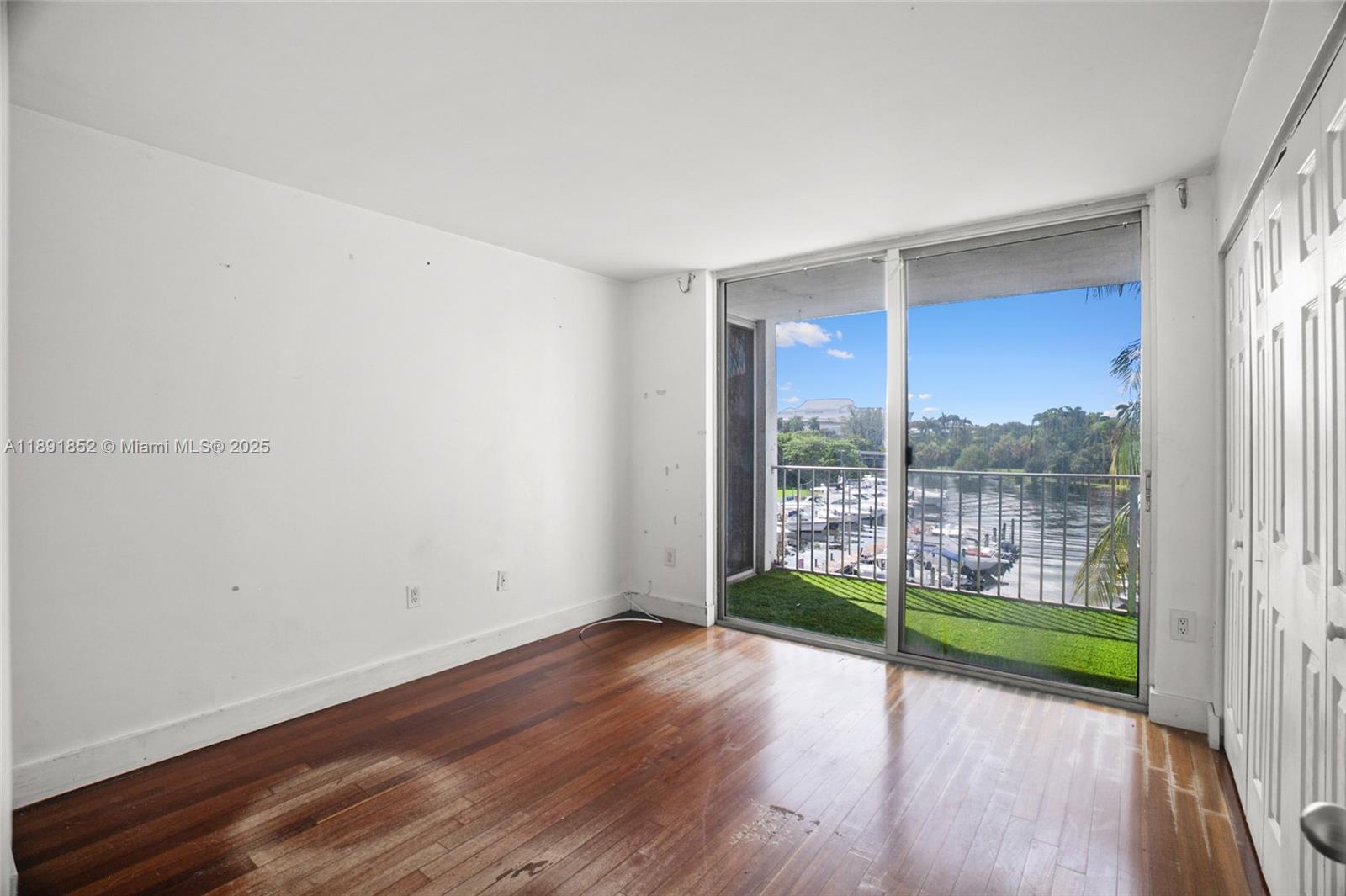RIVER RUN CONDO PH I - Residential