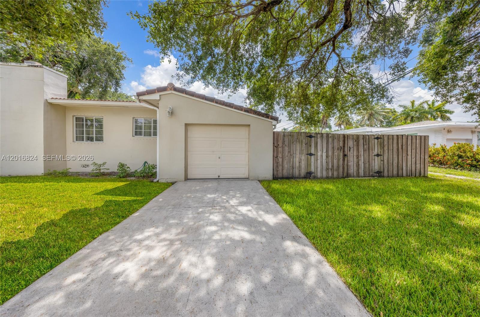 COUNTRY CLUB ESTATES SEC - Residential