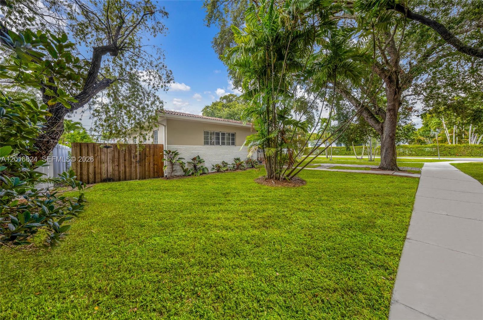 COUNTRY CLUB ESTATES SEC - Residential