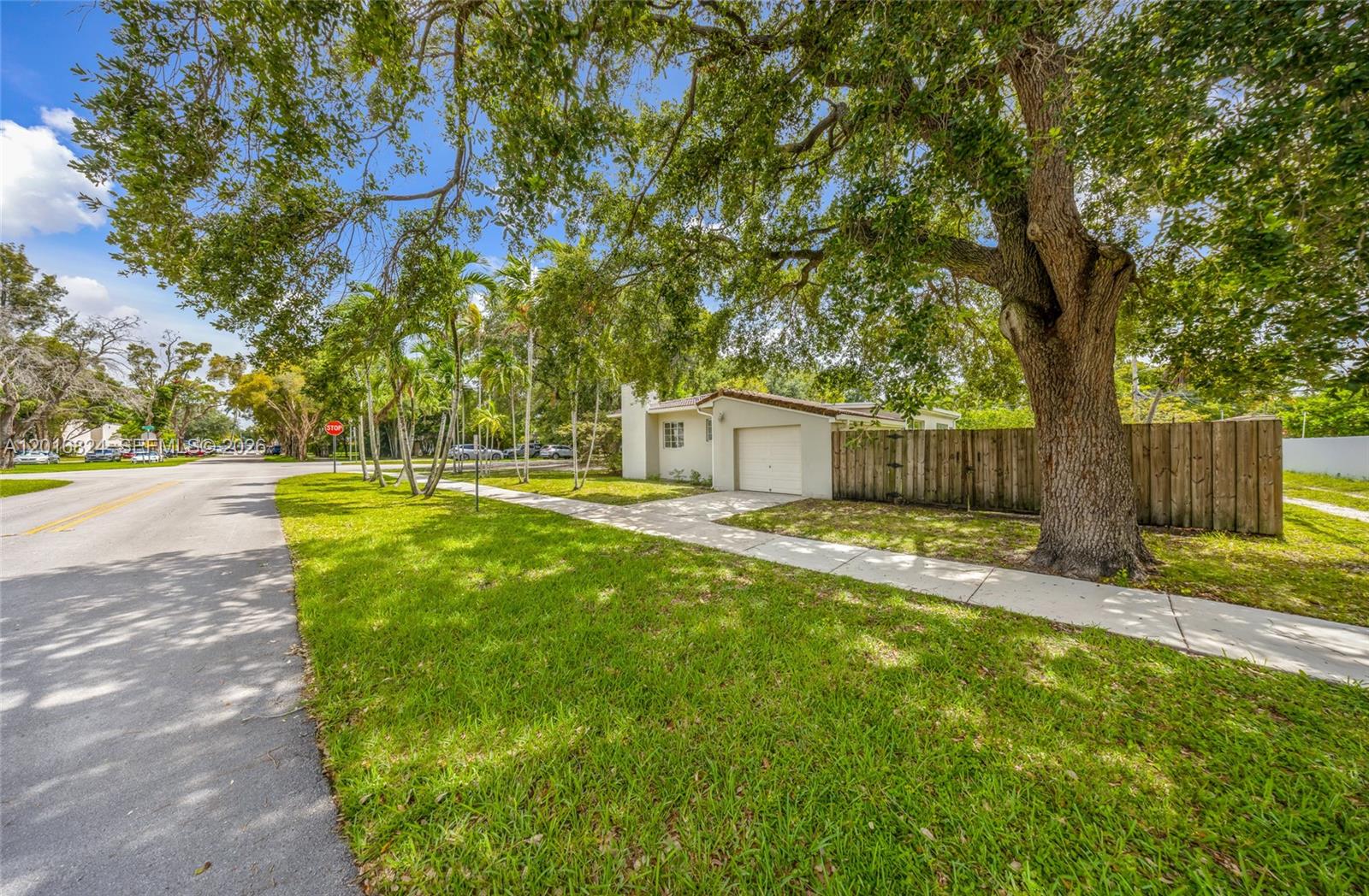 COUNTRY CLUB ESTATES SEC - Residential