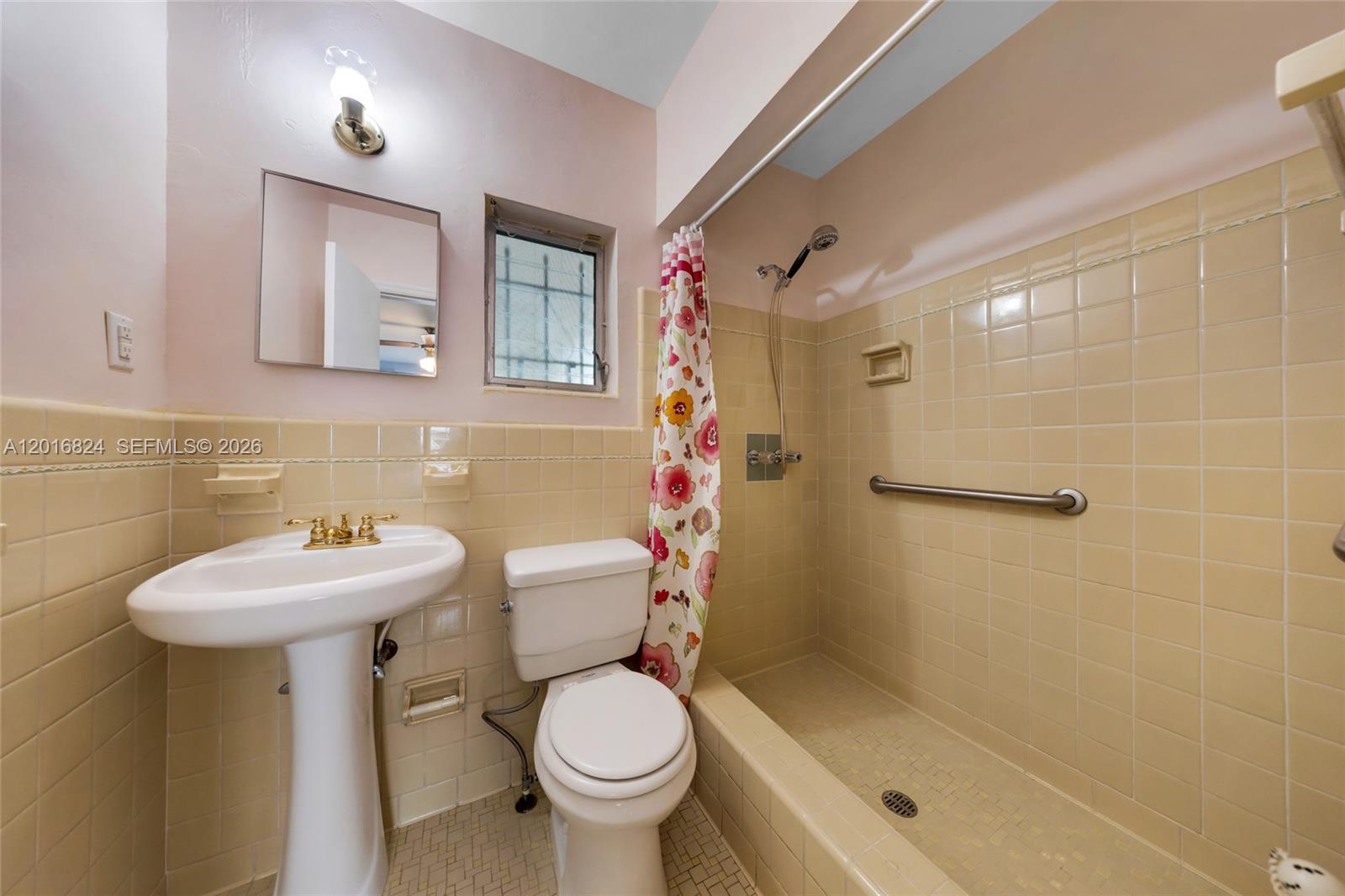 COUNTRY CLUB ESTATES SEC - Residential