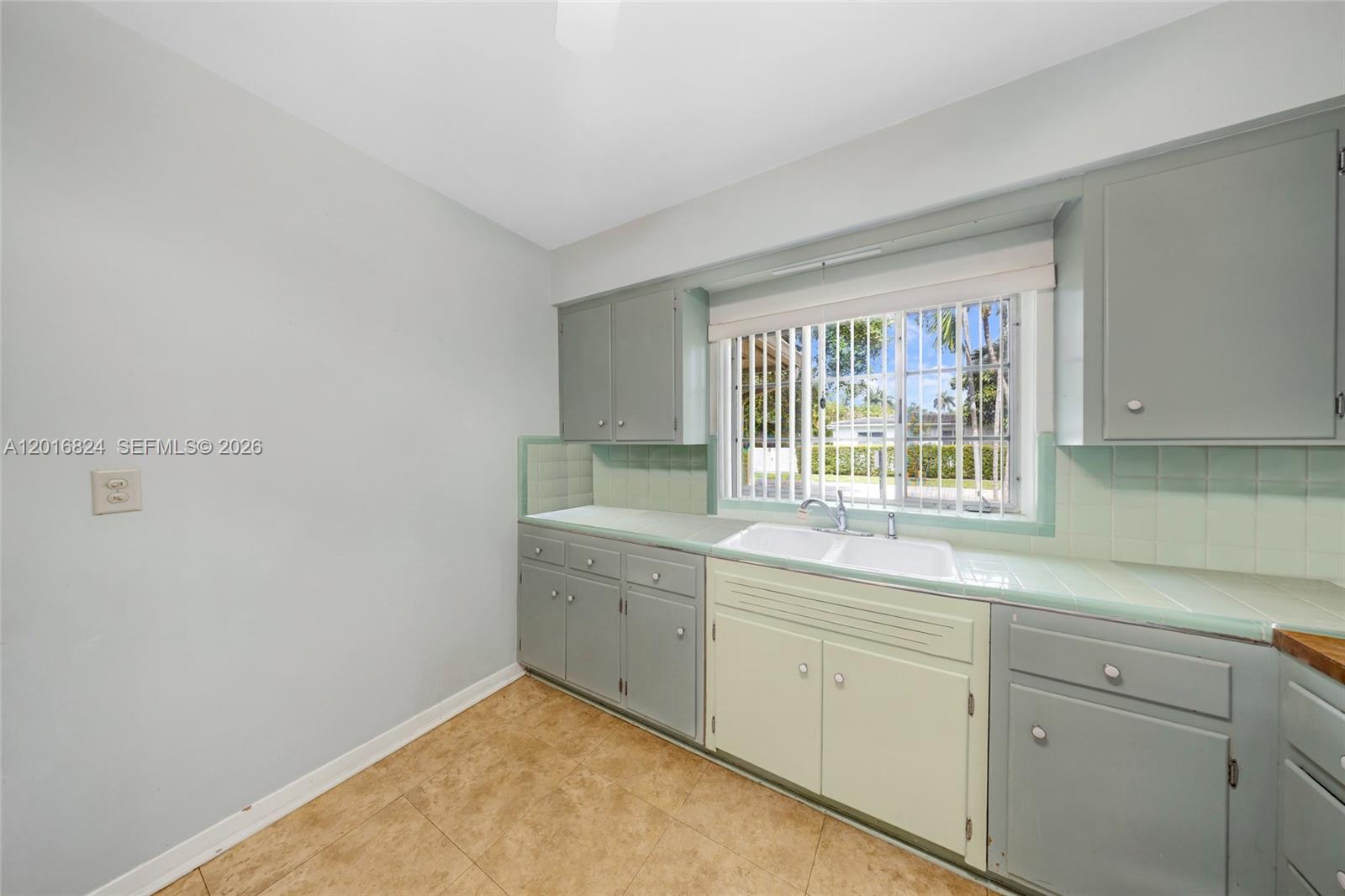 COUNTRY CLUB ESTATES SEC - Residential