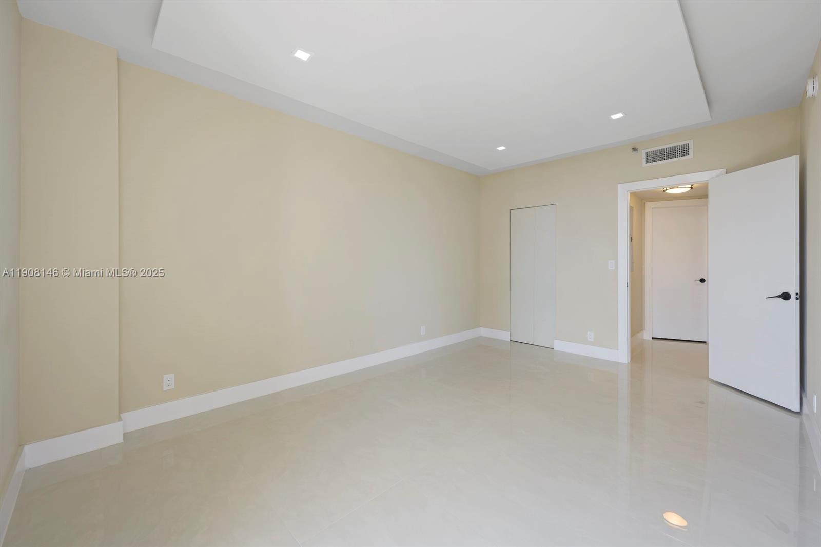 HAMPTONS WEST CONDO - Residential