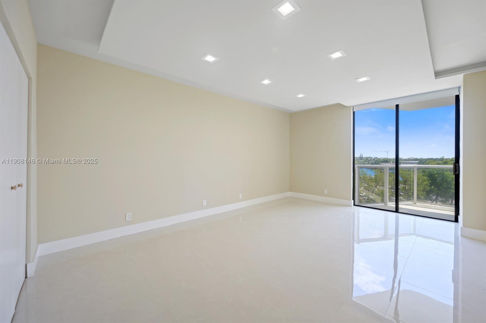 HAMPTONS WEST CONDO - Residential