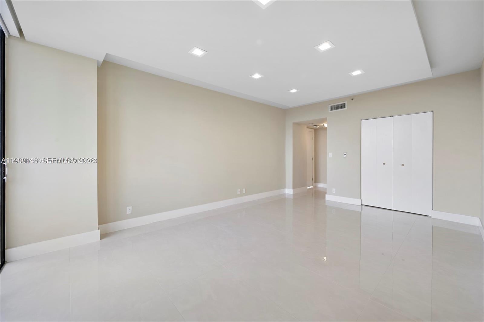 HAMPTONS WEST CONDO - Residential