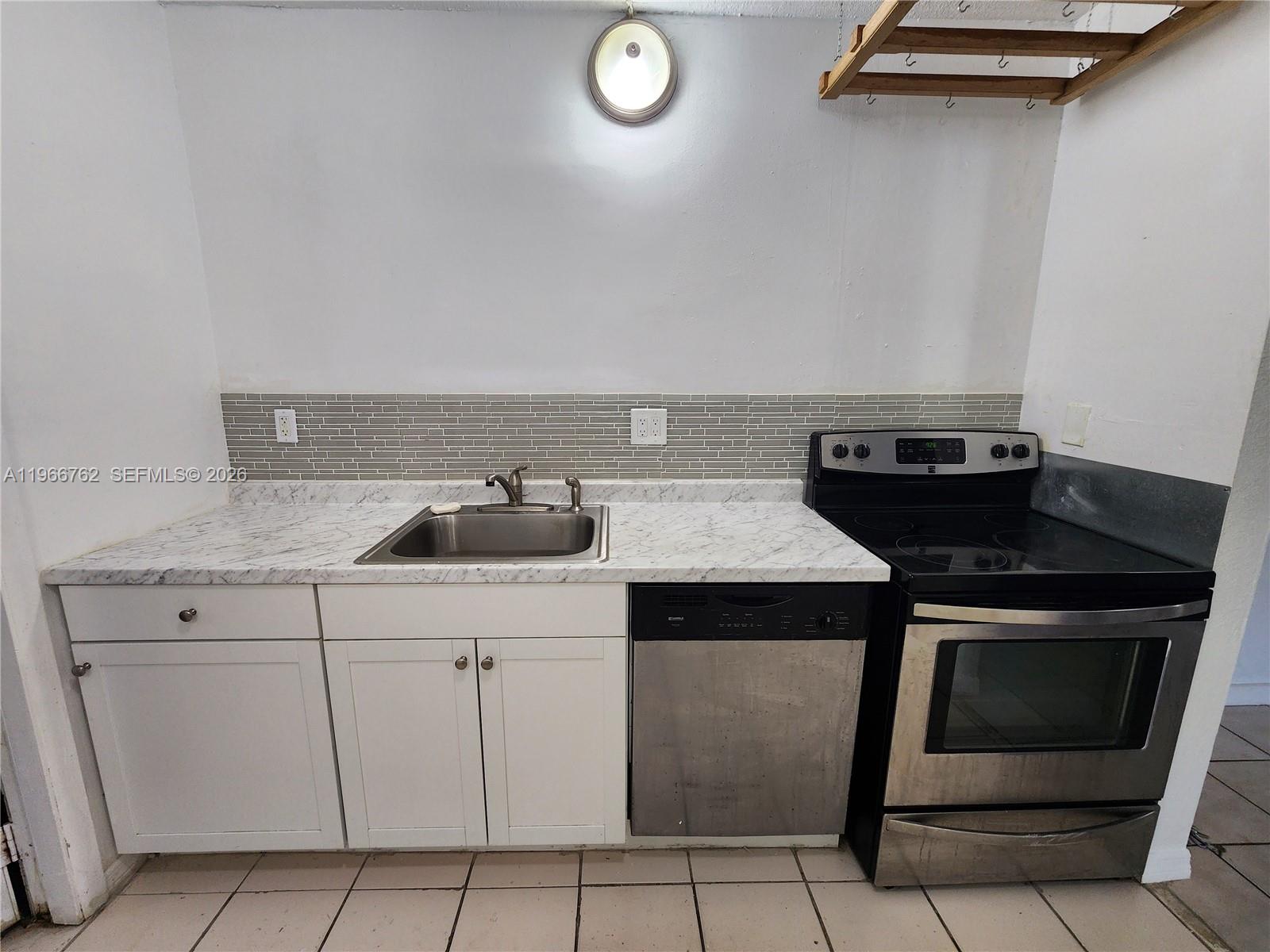 FAIRWAY PARK SEC 5 - Residential Lease