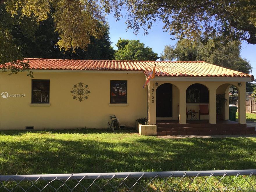 Great home in Excellent location with huge lot, in the heart of Westchester, very centrally located near shopping and expressways.