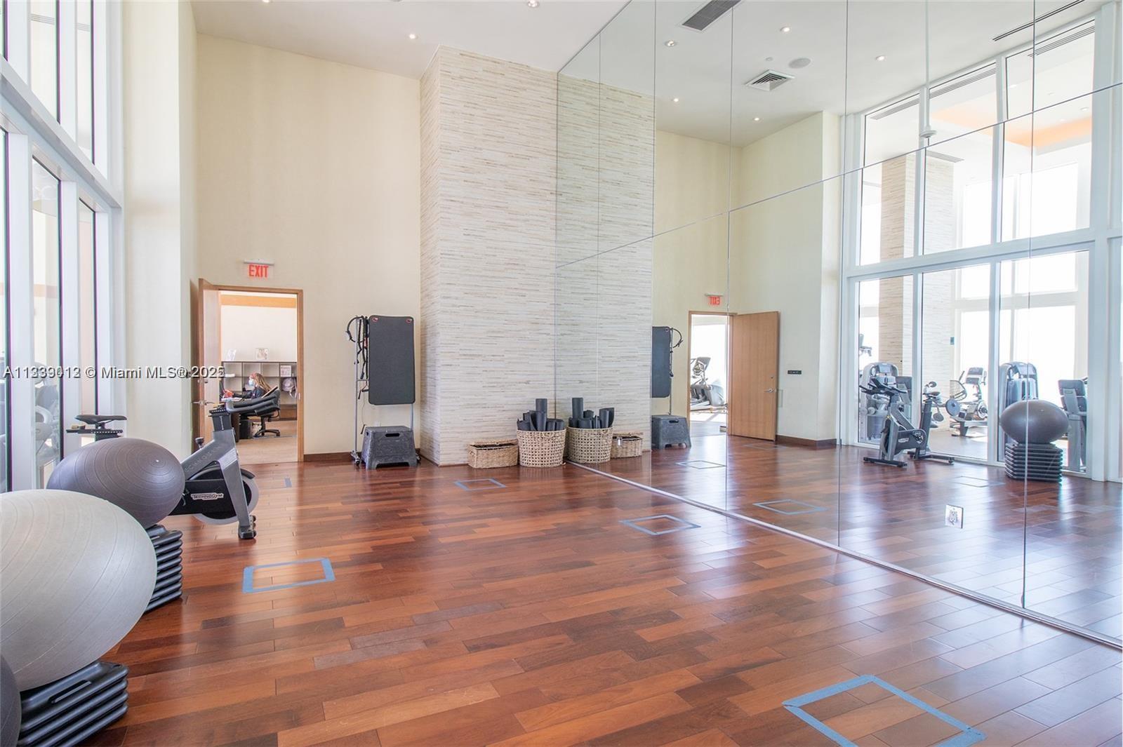 TDR TOWER I CONDO - Residential Lease