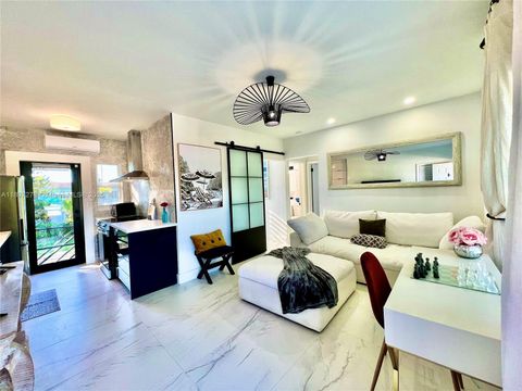 8270 NE 1st Pl 4 Miami FL 33138
