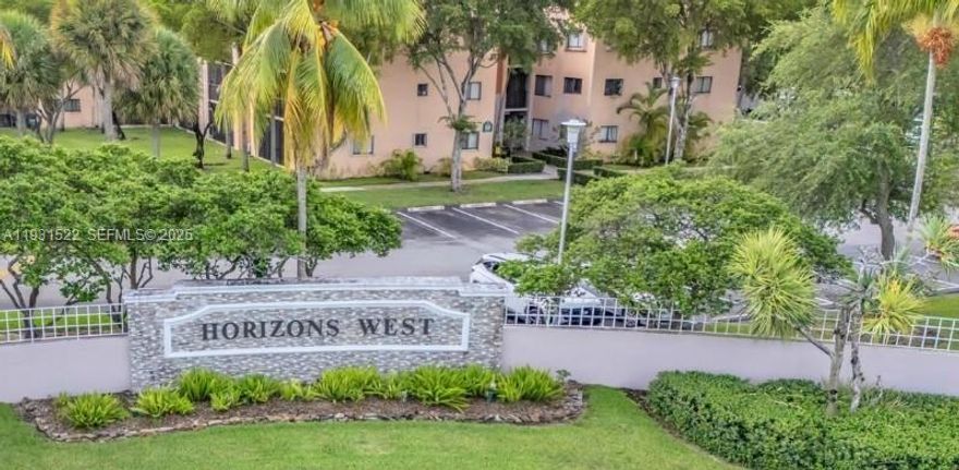 Great Condo 3 bedroom and  2 bath  in the hert of Kendall,Guard gate entrance,24 hrs securtiy.
Recreation an relaxing outdoor amenitiessssspools,tennis court,racquetball courts,Club house,Laundry facilties on each floor.Close to Turnpike,shopping centers,schools,Don't miss this one!!!