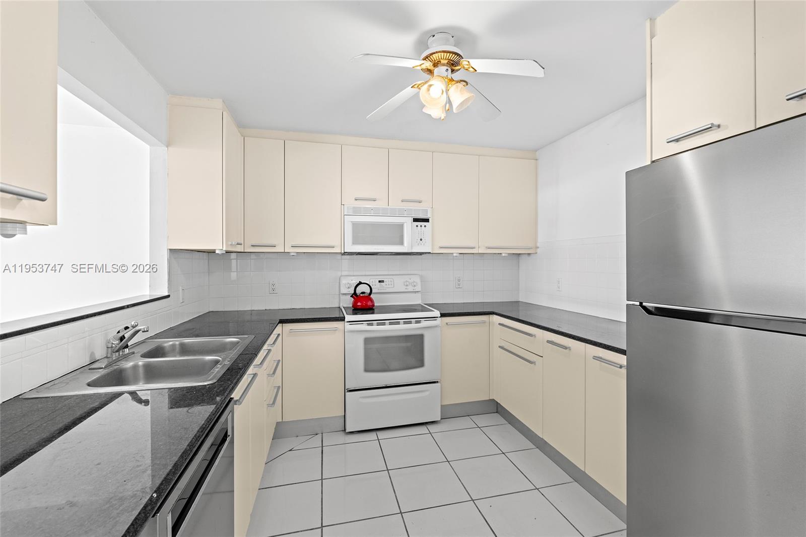 COMMODORE PLAZA CONDO - Residential