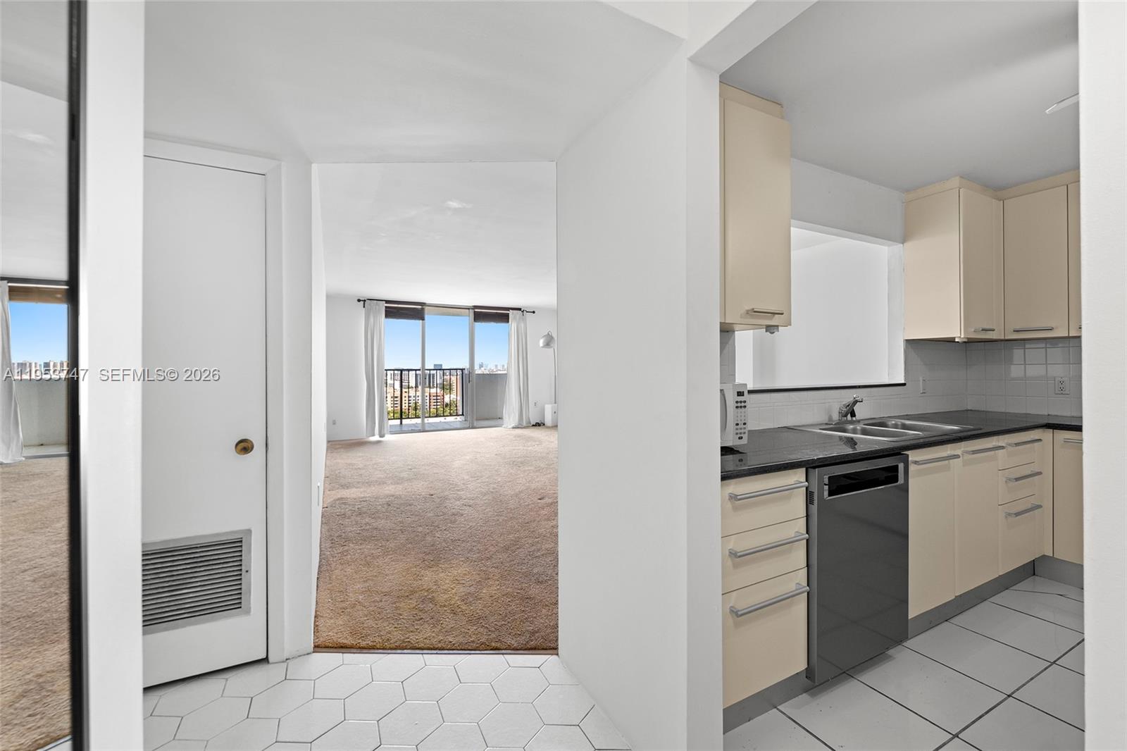 COMMODORE PLAZA CONDO - Residential