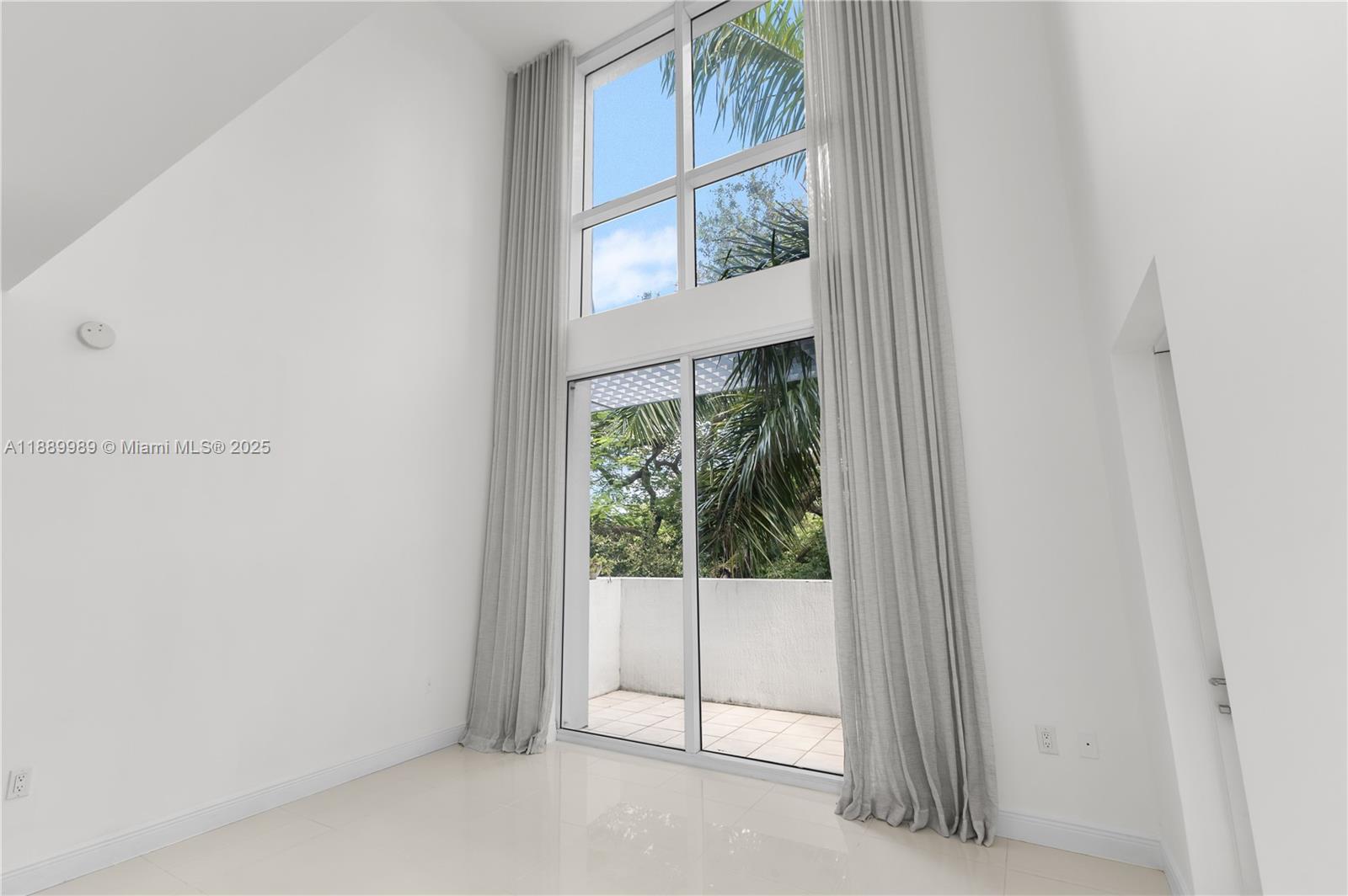 TERRAZAS RIVERPARK VILLAG - Residential