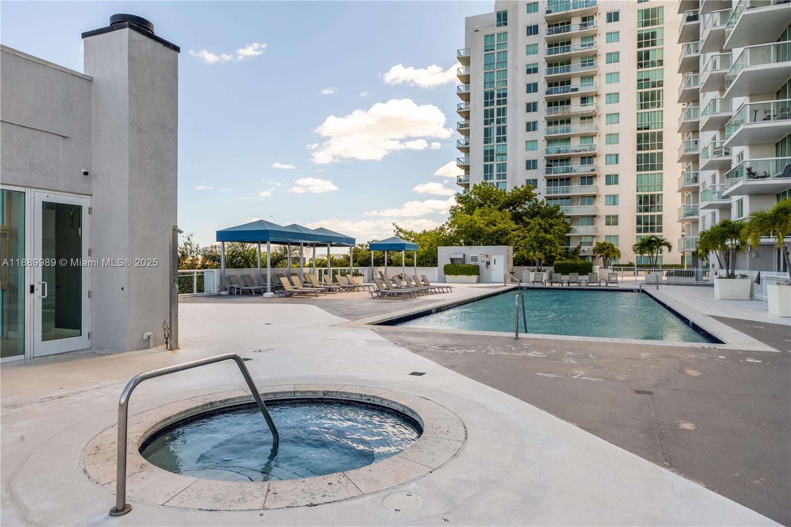 TERRAZAS RIVERPARK VILLAG - Residential