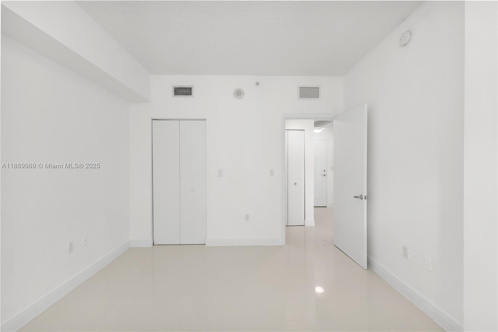 TERRAZAS RIVERPARK VILLAG - Residential