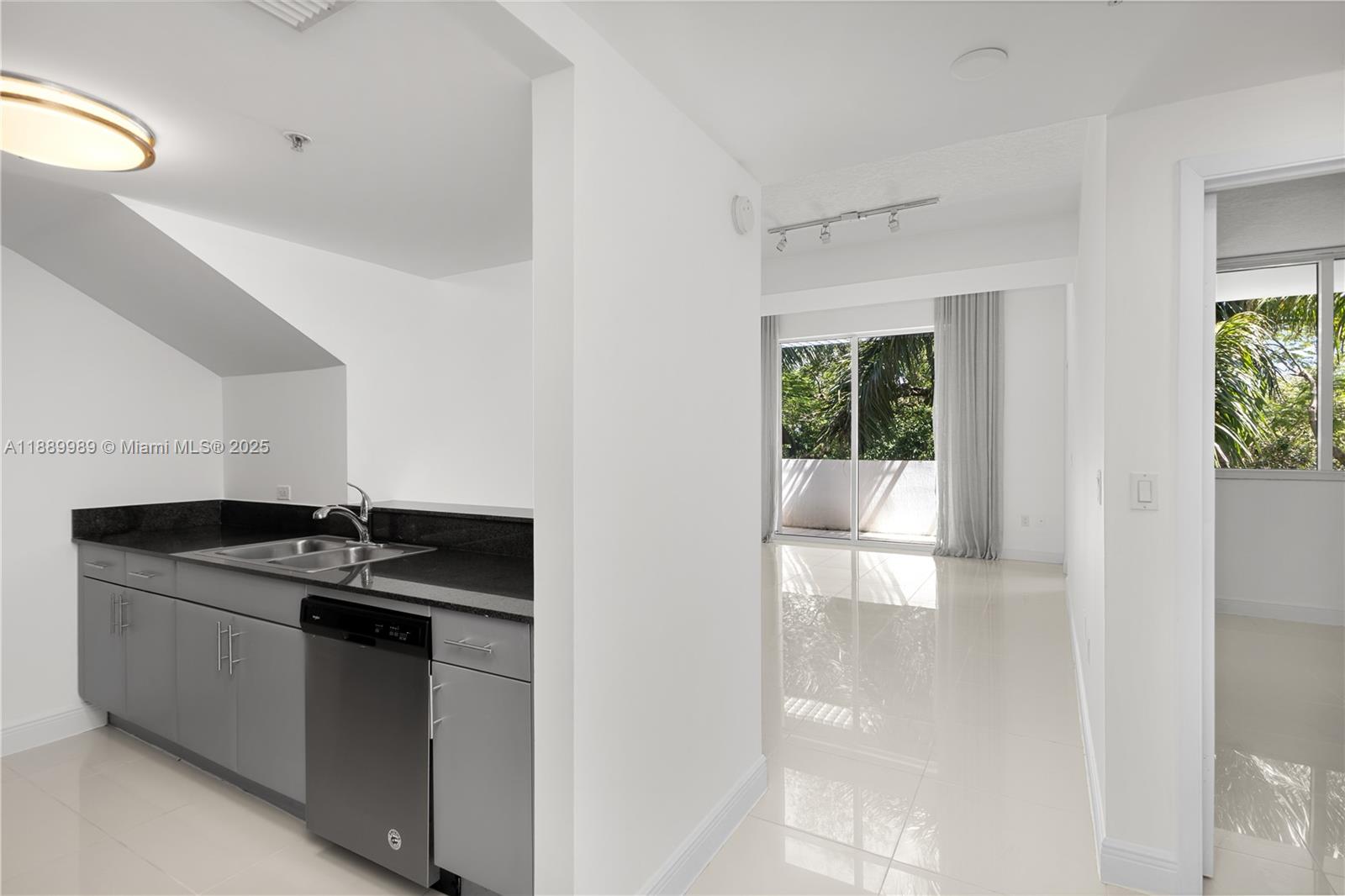 TERRAZAS RIVERPARK VILLAG - Residential