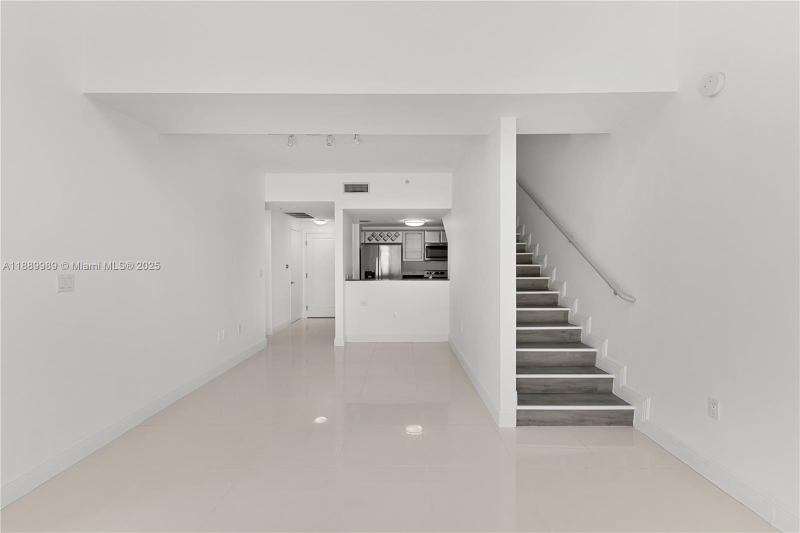 TERRAZAS RIVERPARK VILLAG - Residential