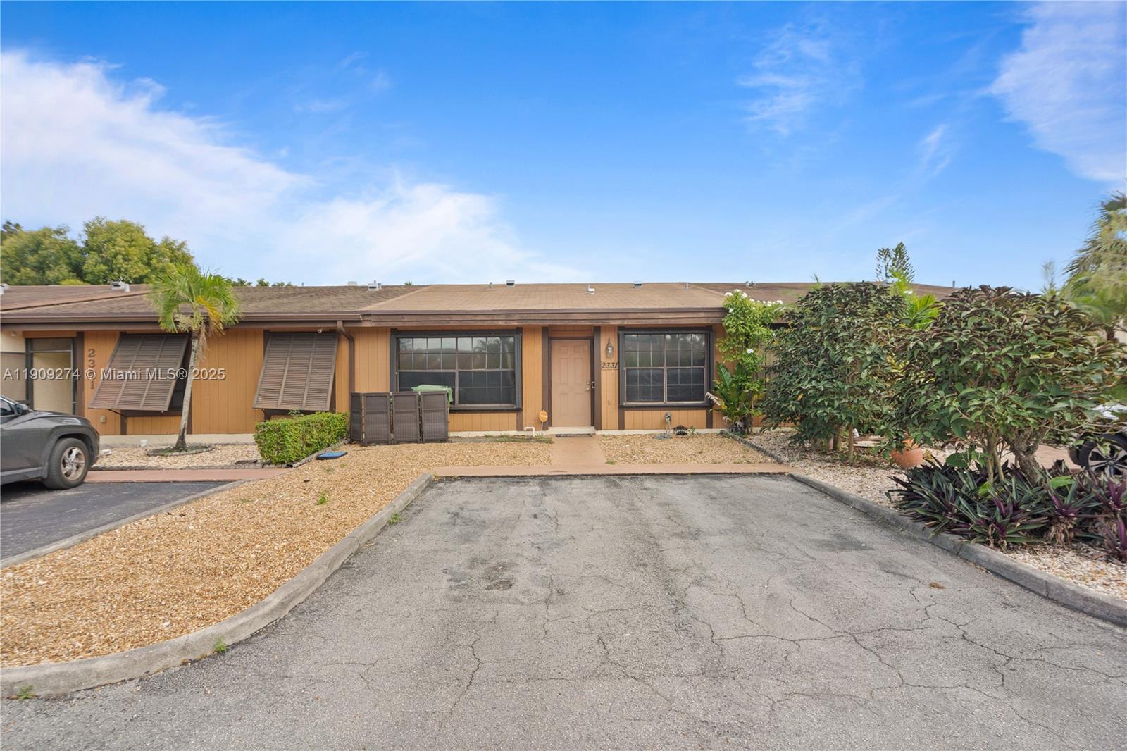 EVERGLADES SUGAR & LAND C - Residential Lease