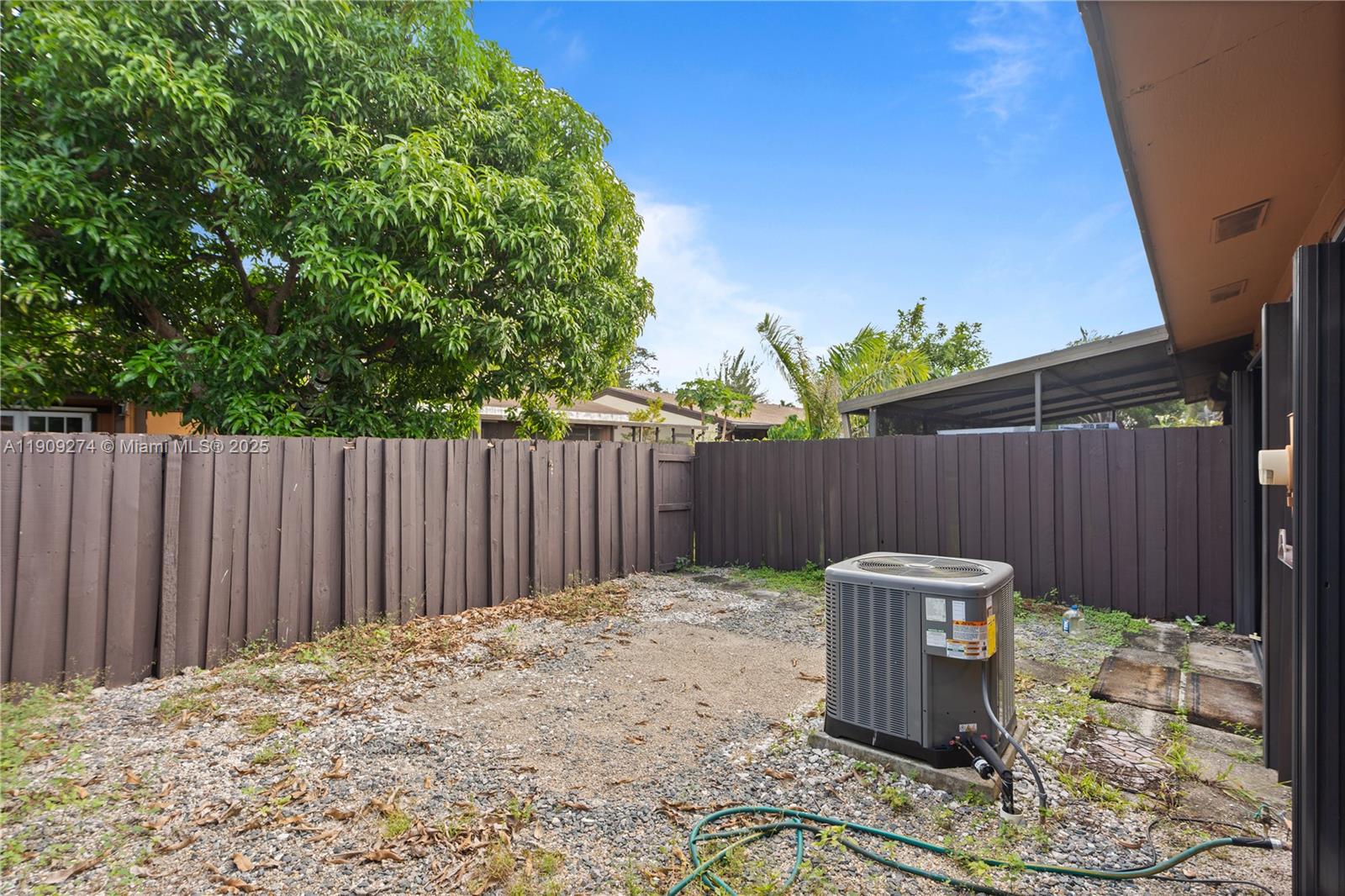 EVERGLADES SUGAR & LAND C - Residential Lease