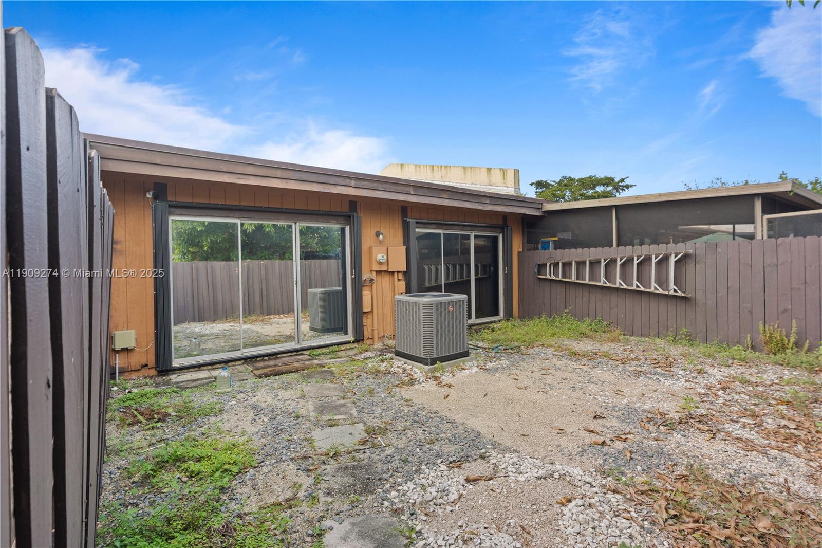 EVERGLADES SUGAR & LAND C - Residential Lease