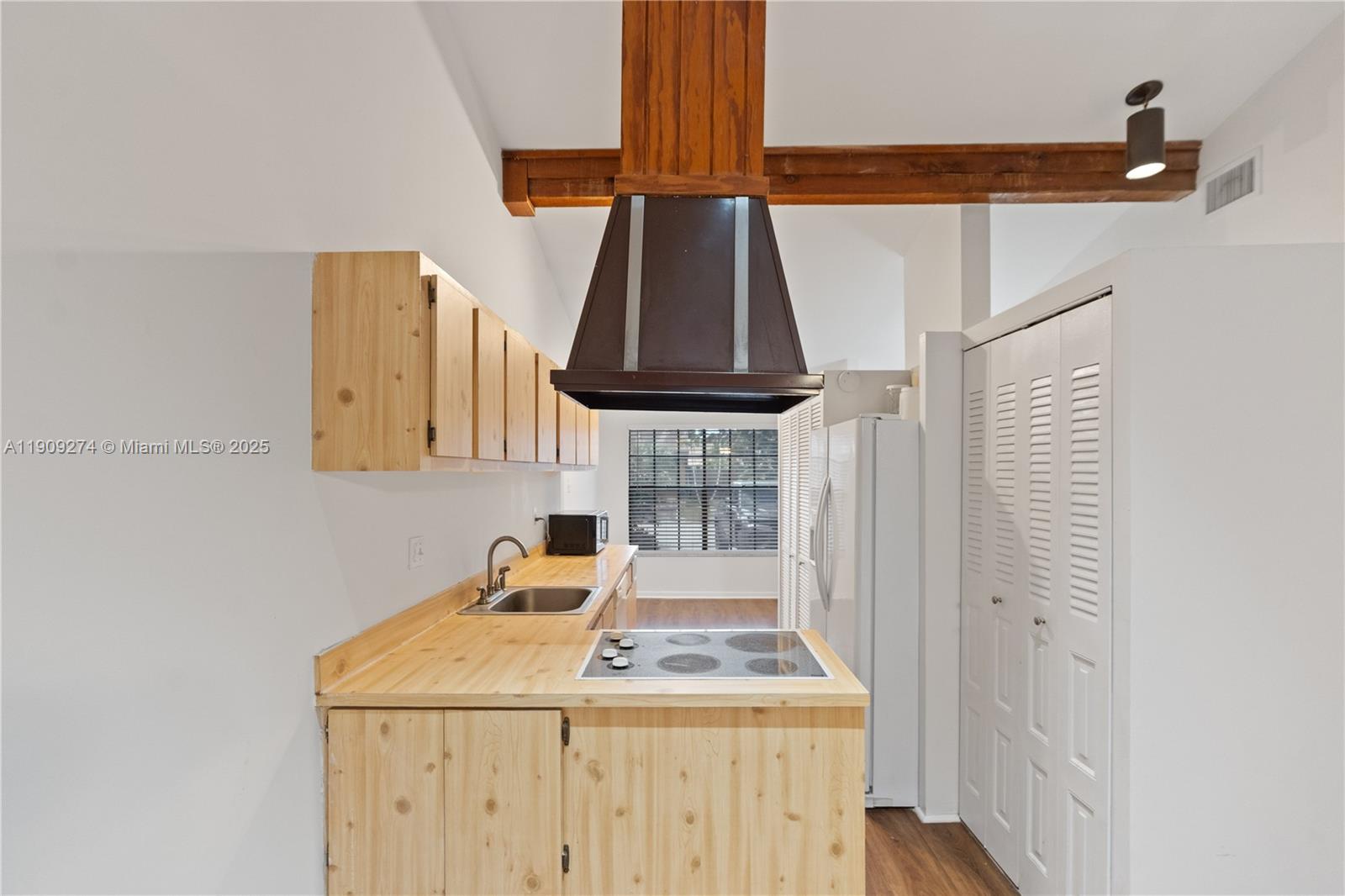 EVERGLADES SUGAR & LAND C - Residential Lease