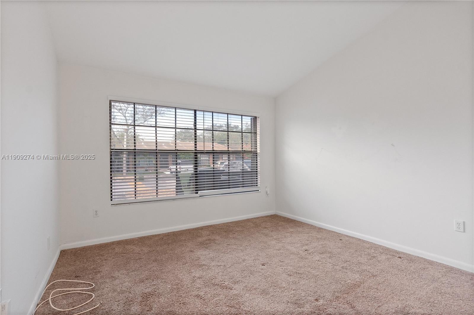 EVERGLADES SUGAR & LAND C - Residential Lease