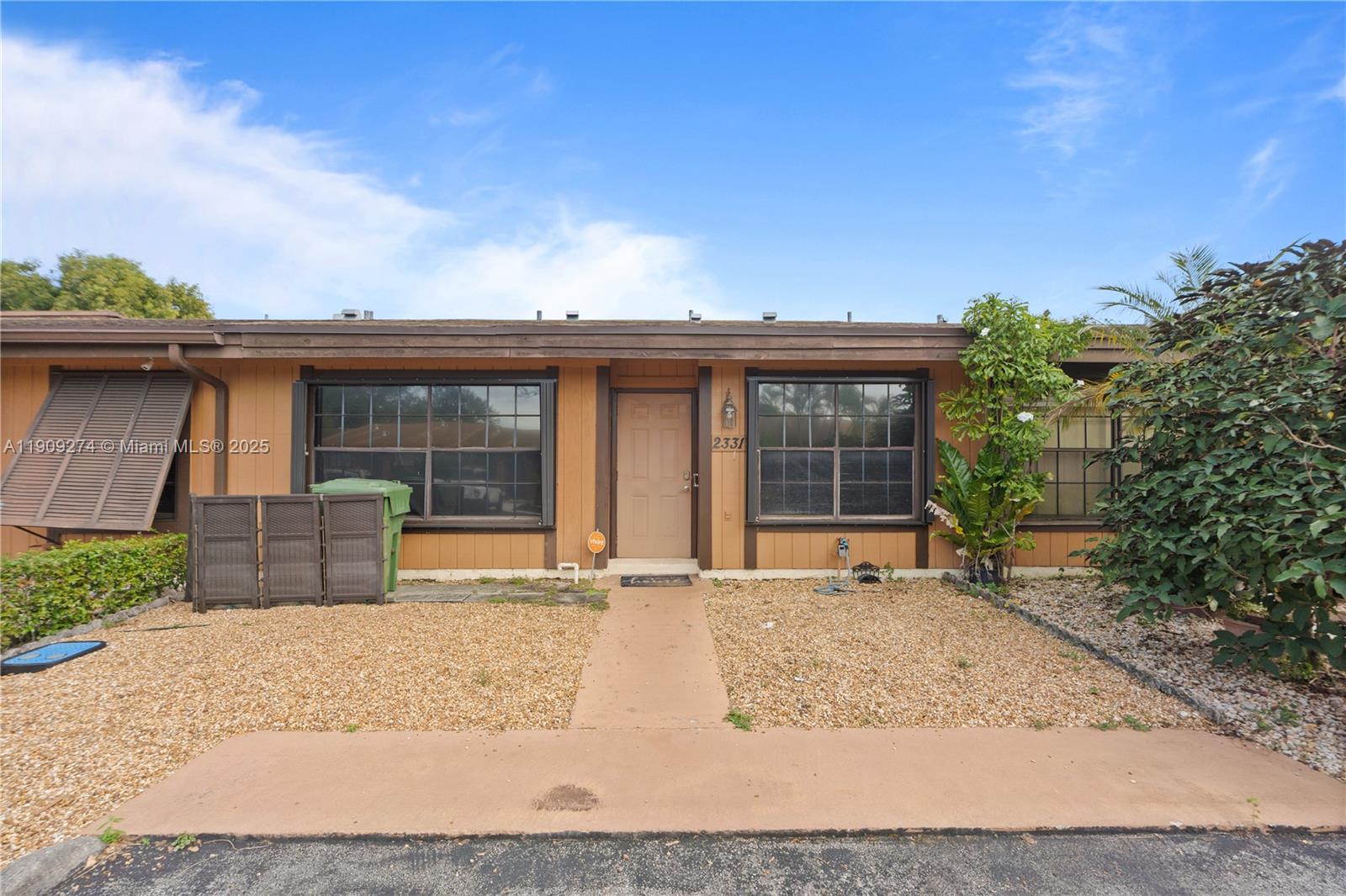 EVERGLADES SUGAR & LAND C - Residential Lease