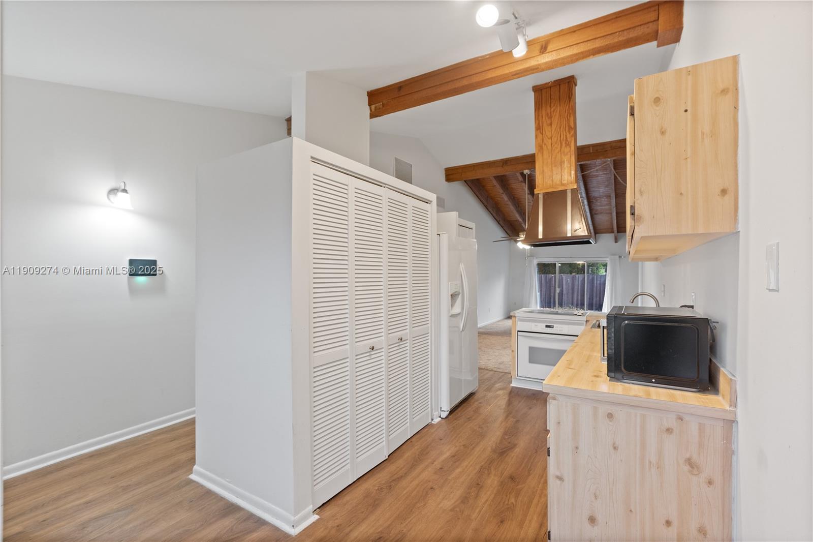 EVERGLADES SUGAR & LAND C - Residential Lease