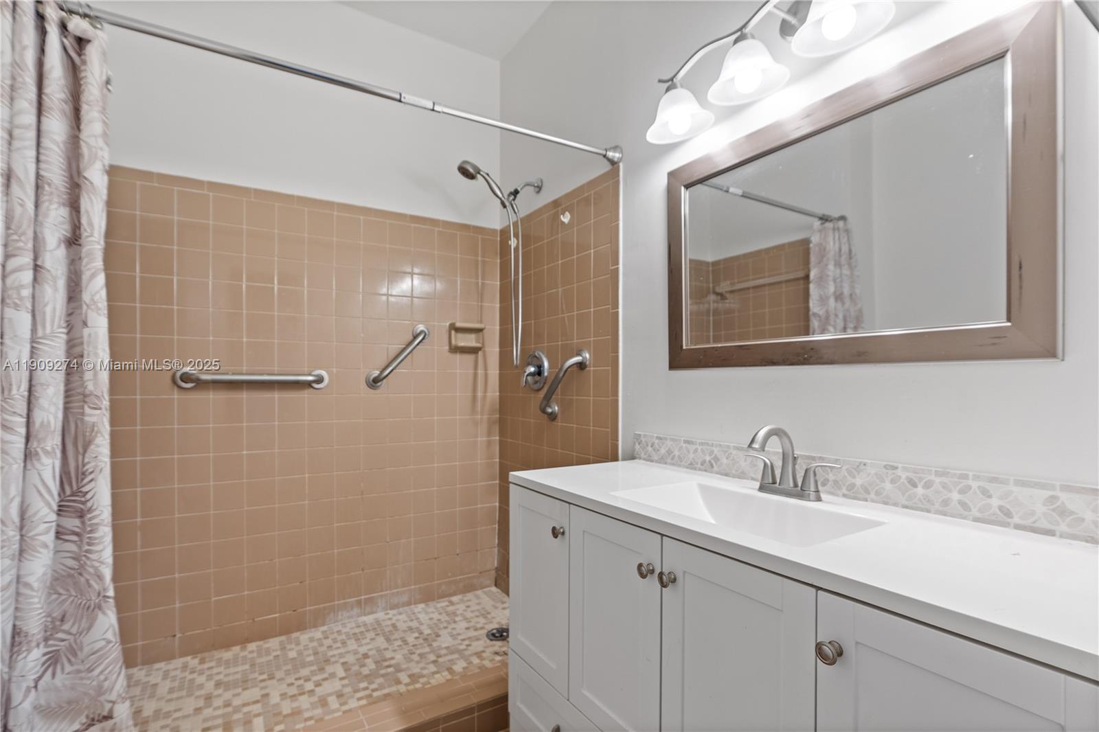 EVERGLADES SUGAR & LAND C - Residential Lease