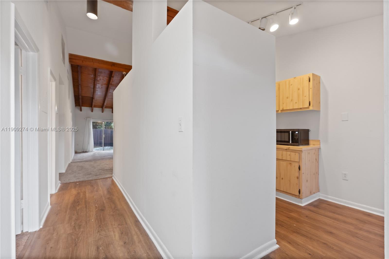 EVERGLADES SUGAR & LAND C - Residential Lease