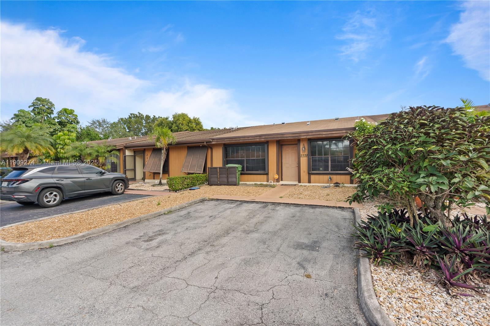 EVERGLADES SUGAR & LAND C - Residential Lease