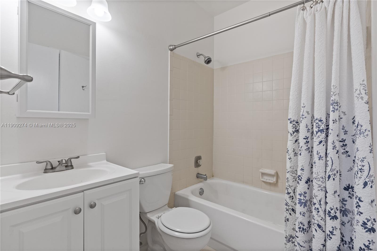 EVERGLADES SUGAR & LAND C - Residential Lease