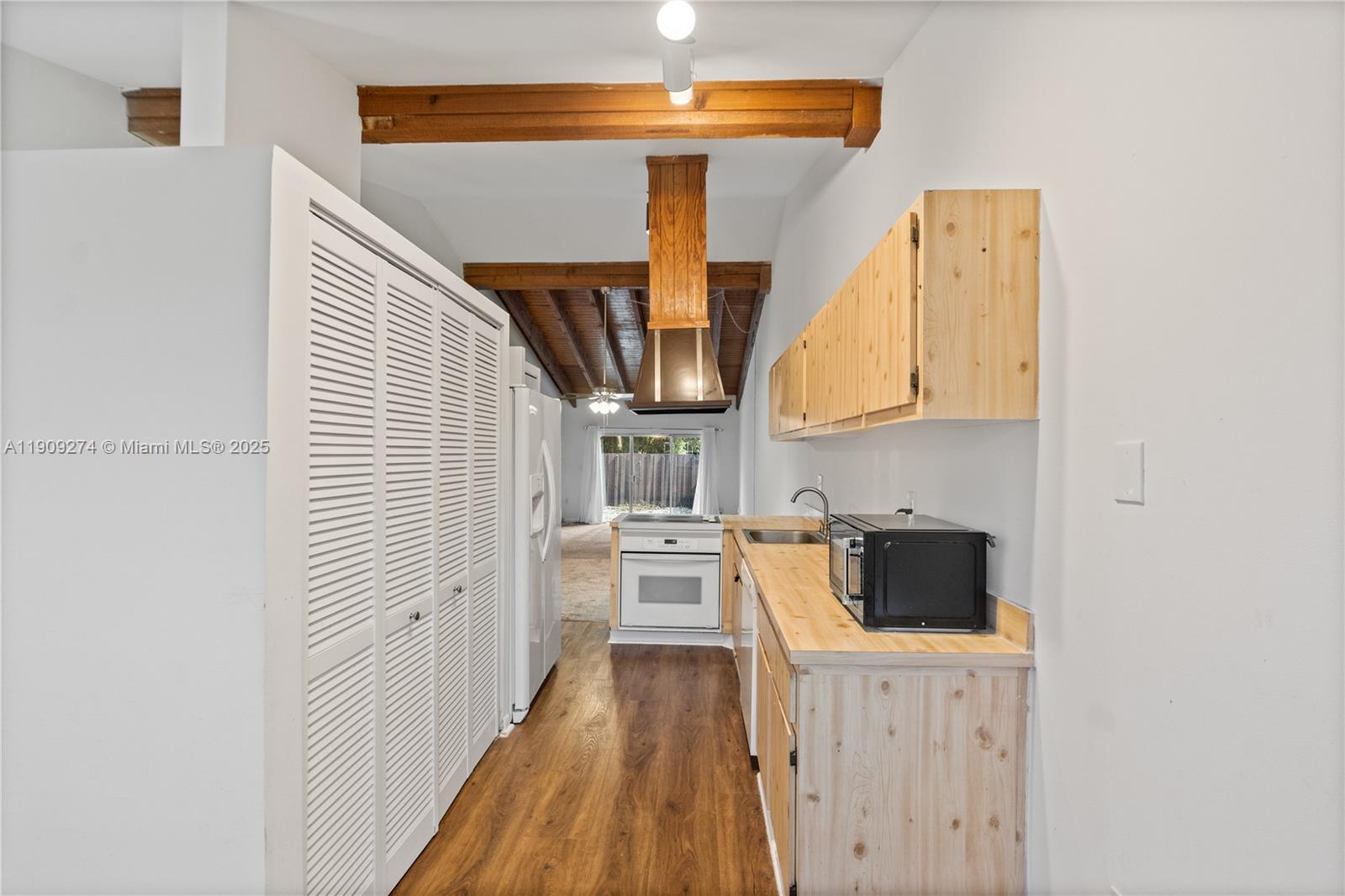 EVERGLADES SUGAR & LAND C - Residential Lease