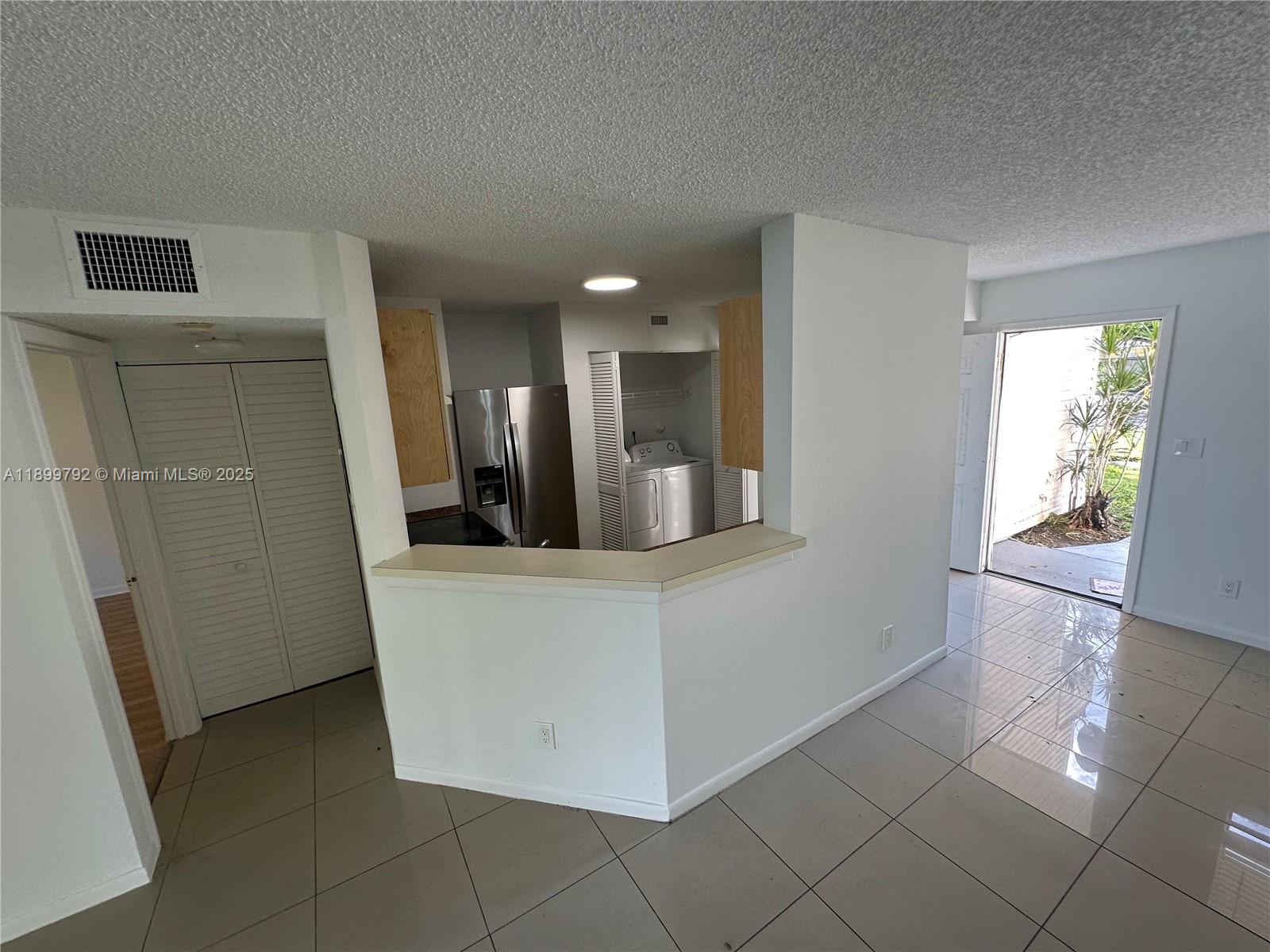 SUMMER LAKE - Residential Lease