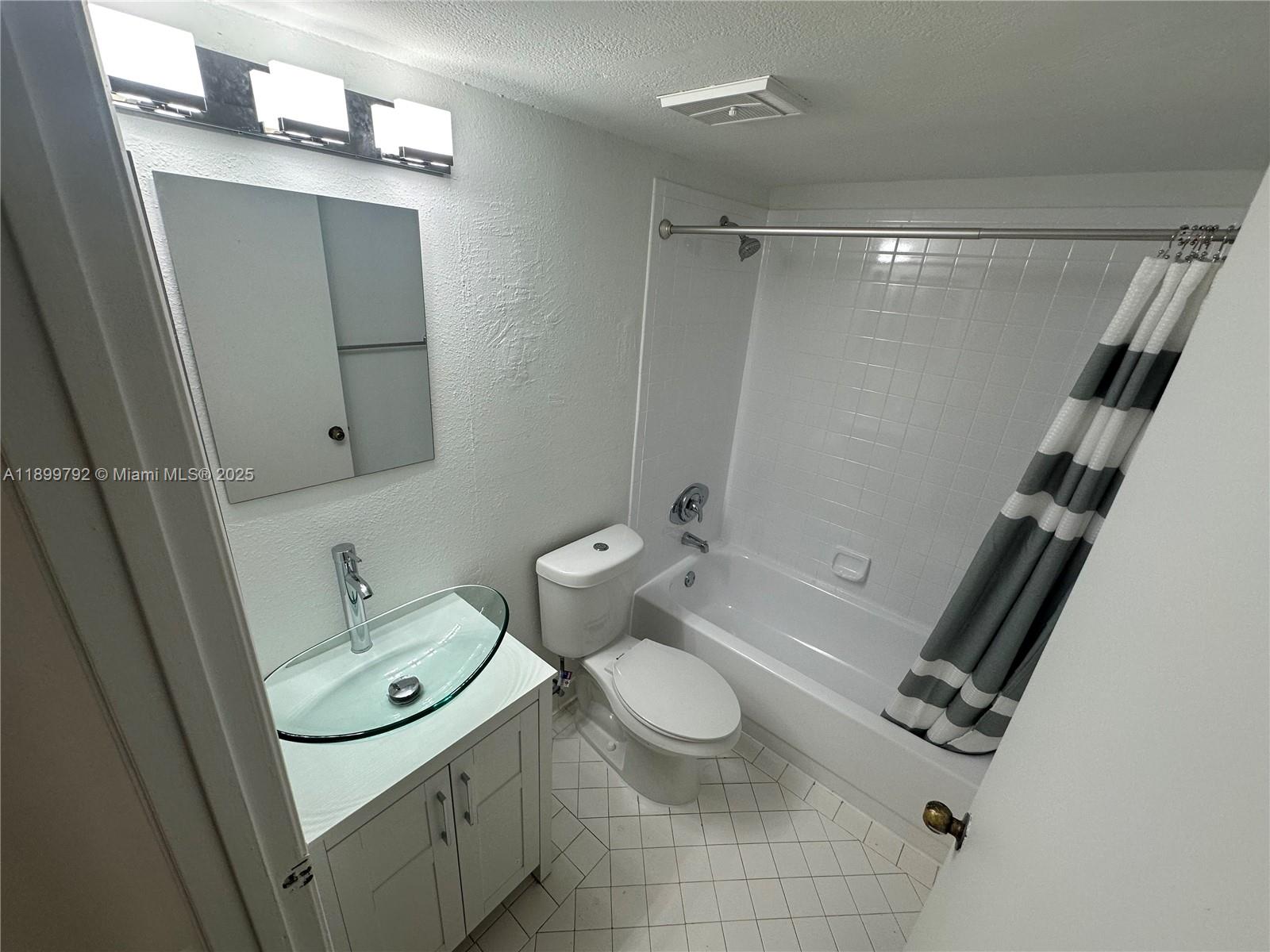 SUMMER LAKE - Residential Lease