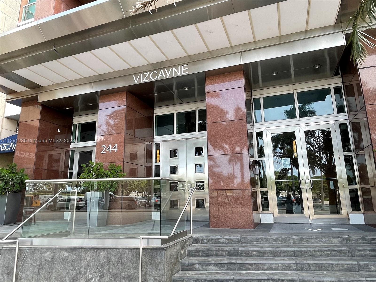 Downtown Water Views! Move today! Enjoy downtown living at its finest. Luxury amenities! Parking! This studio boasts amazing views from the 35th floor. Across the street from bayside park, and Kaseya Center. Immediate Occupancy after approval.