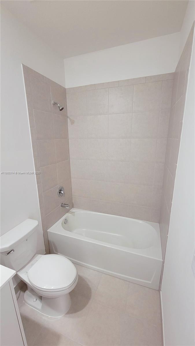 WYNDHAM LAKES PLAZA - Residential Lease