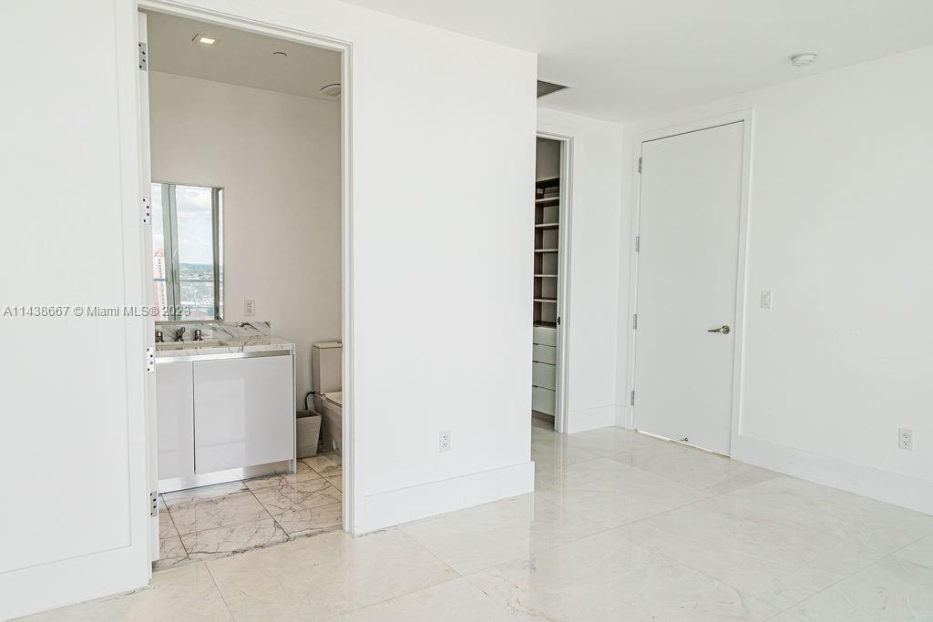 JADE SIGNATURE CONDO - Residential