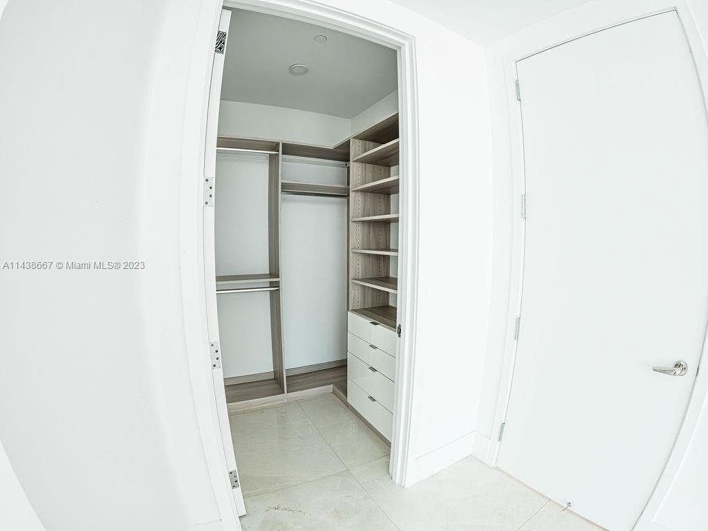 JADE SIGNATURE CONDO - Residential