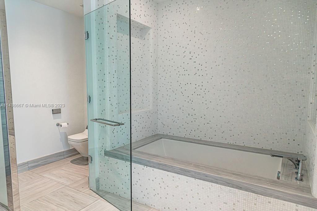 JADE SIGNATURE CONDO - Residential